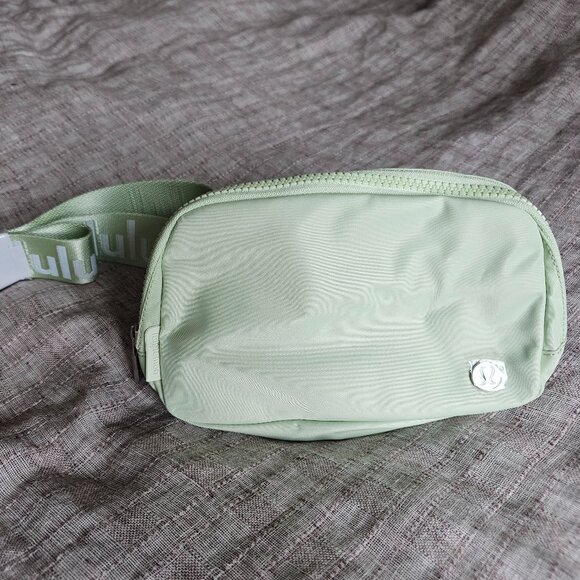 NEW! Lululemon Everywhere Belt Bag, 1L, Kohlrabi Green/White W/Wordmark - Picture 1 of 6